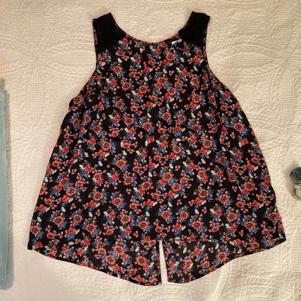 EUC 3X Torrid floral tank top button up split back "mesh" detail